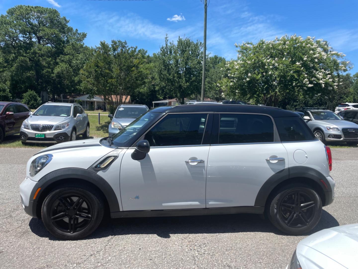 2013 WHITE MINI COUNTRYMAN COOPER S ALL4 (WMWZC5C51DW) with an 1.6L engine, Automatic transmission, located at 5103 Dorchester Rd., Charleston, SC, 29418-5607, (843) 767-1122, 36.245171, -115.228050 - Clean CarFax (no accidents reported!) Clean interior with Leather, Double Sunroof, CD/AUX/Sat/USB, Hands-free Phone, Power Windows, Power Locks, Power Mirrors, Heated Seats, Push Button Start, Keyless Entry, All-weather Mats, Alloy Wheels. Local Trade-in!! Located at New Life Auto Sales! 2023 WIN - Photo#3